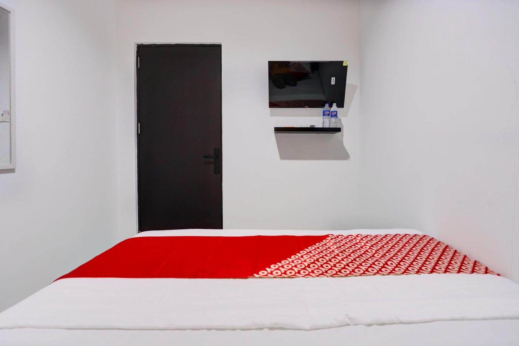 Super Oyo Capital O 93076 Batam Backpacker Guesthouse 2 Pembunuh Exterior foto